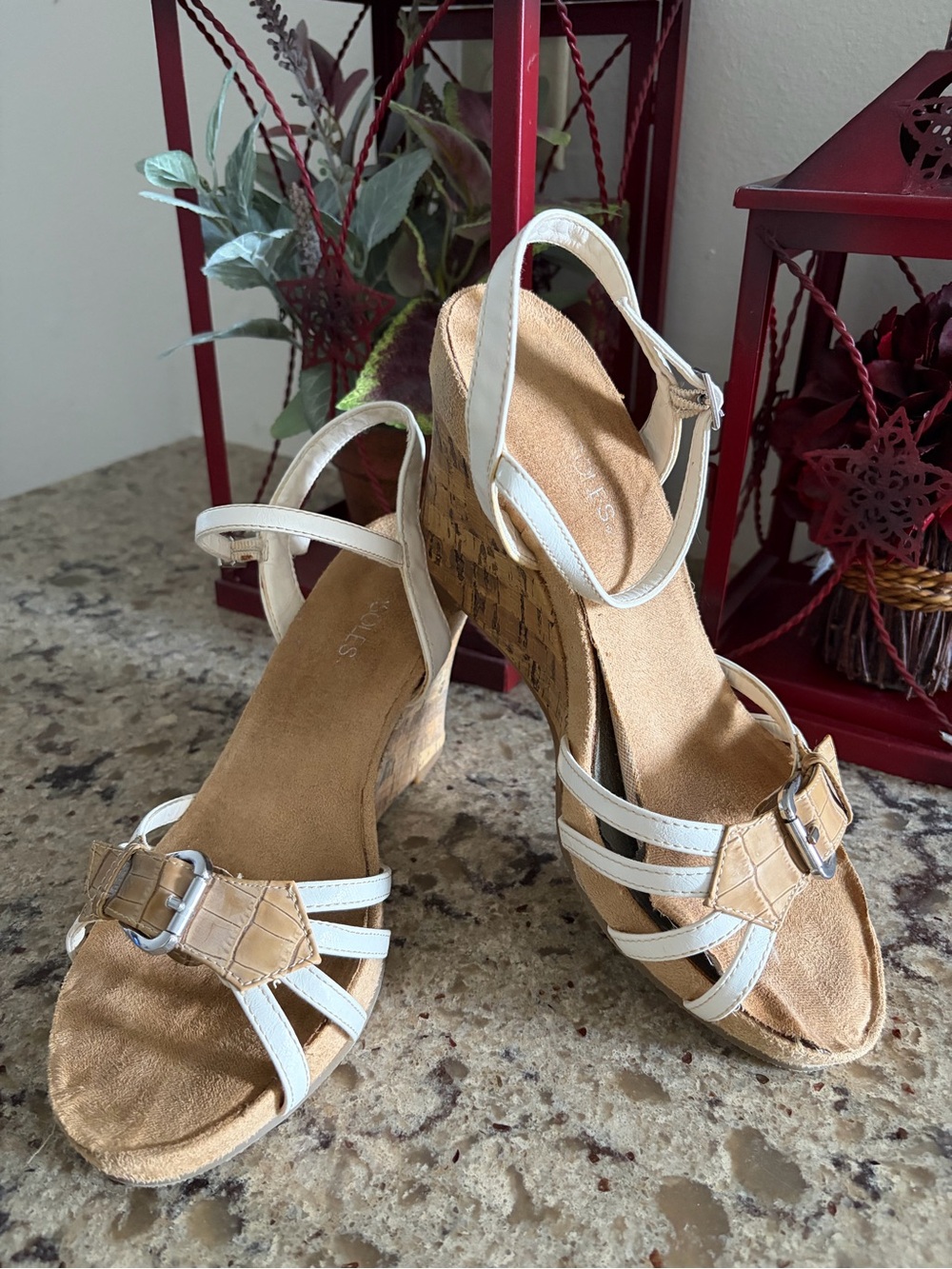 Aerosole’s Women’s White and Tan Wedge Sandals